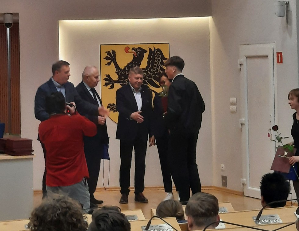 Malbork. Uczeń II LO Oliwier Orszulak laureatem Pomorskiego Konkursu Wiedzy o Samorządzie Terytorialnym.