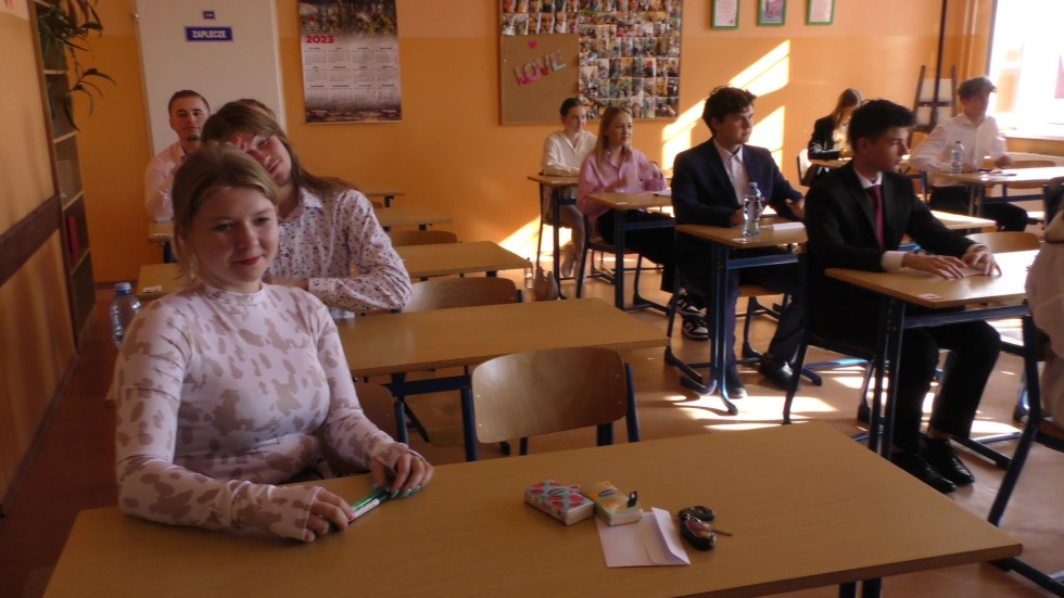 Egzamin maturalny z języka polskiego w II Liceum Ogólnokształcącym w Malborku. Zobacz wideo.
