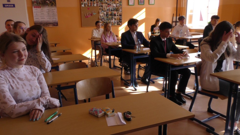 Egzamin maturalny z języka polskiego w II Liceum Ogólnokształcącym w Malborku. Zobacz wideo.