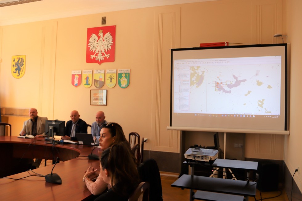 Powiat sztumski. Spotkanie Powiatowego Zespołu Zarządzania Kryzysowego w sprawie zagrożenia ptasią grypą.