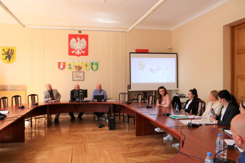 Powiat sztumski. Spotkanie Powiatowego Zespołu Zarządzania Kryzysowego w sprawie zagrożenia ptasią grypą.