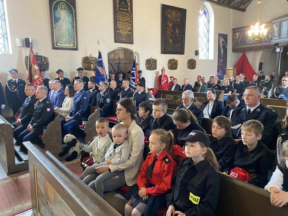 Nowy Dwór Gdański. Obchody Dnia Strażaka – parada pojazdów i msza święta.