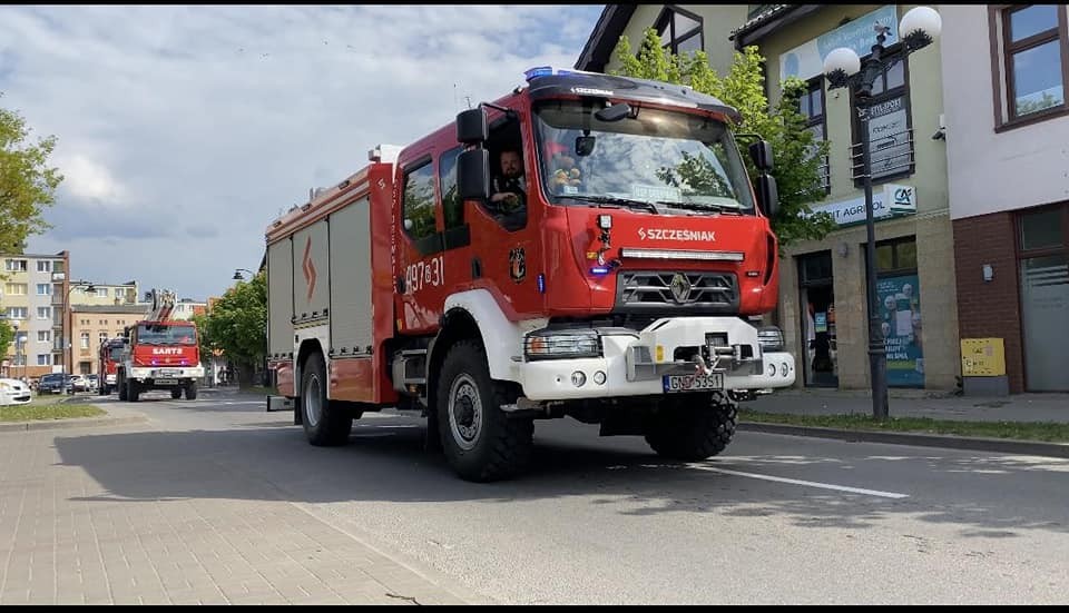 Nowy Dwór Gdański. Obchody Dnia Strażaka – parada pojazdów i msza święta.