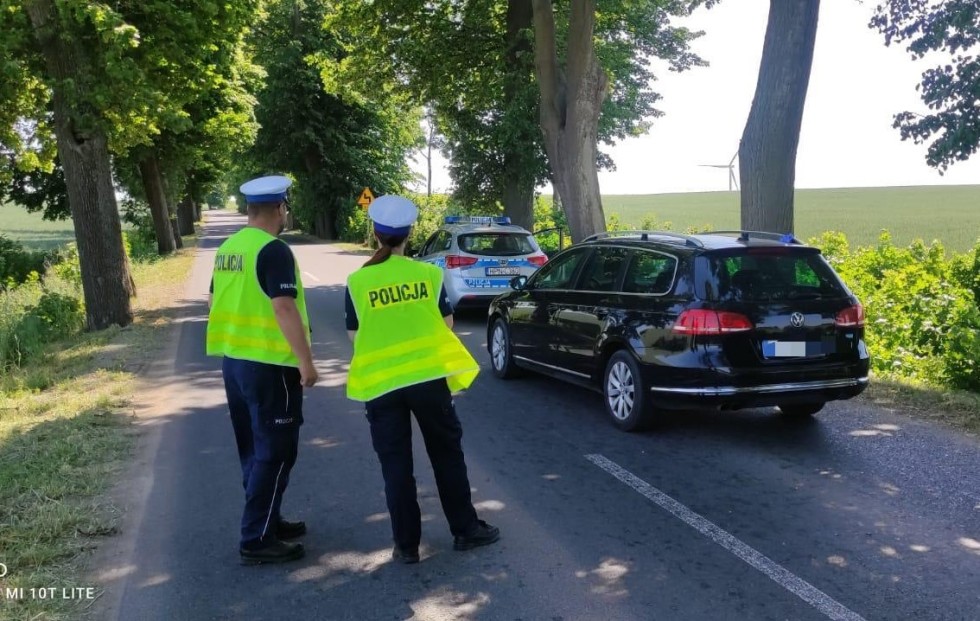 Powiat sztumski. Uciekali przed policją skradzionym samochodem.
