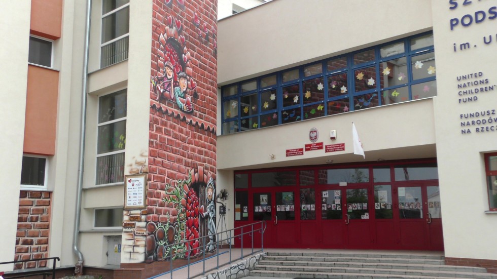 Malbork. Powstał mural na ścianie budynku SP5.
