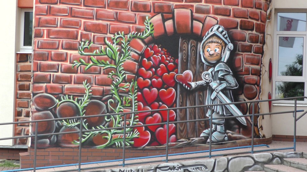 Malbork. Powstał mural na ścianie budynku SP5.