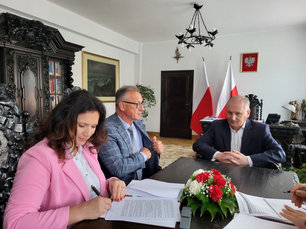 Powiat Nowodworski. Ponad 3 mln zł dotacji na przebudowę dróg.