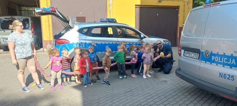 Sztum. Przedszkolaki z odwiedzinami na komendzie.