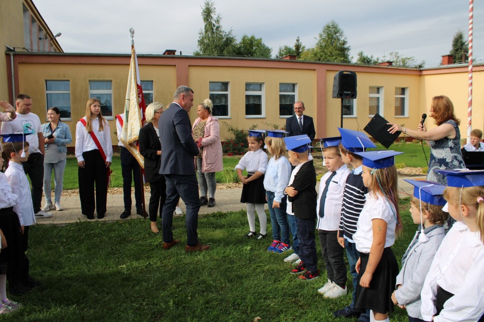Miłoradz. Rozpoczęcie roku szkolnego i uroczyste ślubowanie pierwszoklasistów.