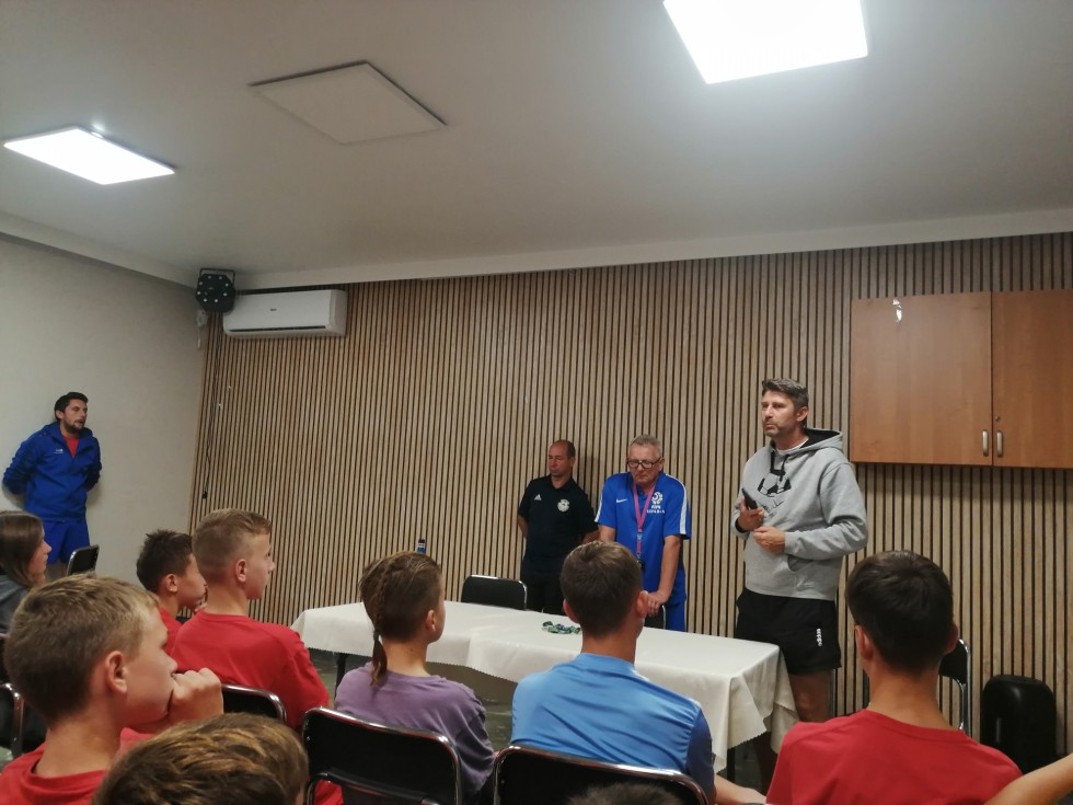 Zgrupowanie malborskich klas sportowych w Sztutowie.