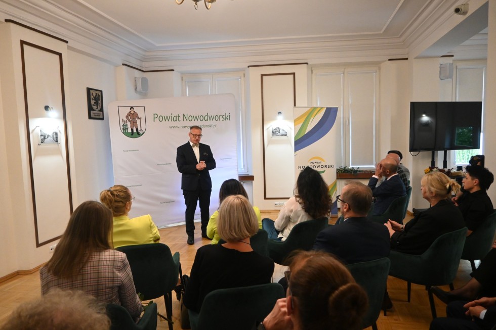 Nowy Dwór Gdański. Nagrody Starosty dla pracowników oświaty z okazji Dnia Edukacji Narodowej.