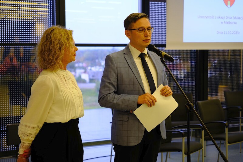 Malbork. Nagrody Burmistrza dla nauczycieli z okazji Dnia Edukacji Narodowej.