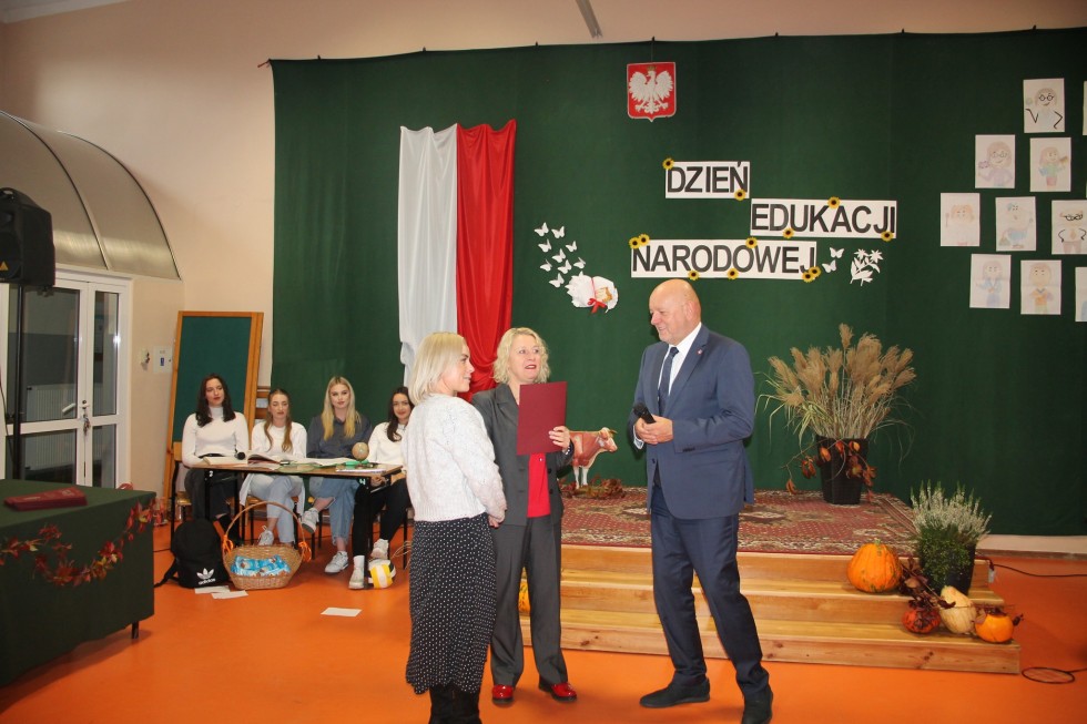 Powiat sztumski. Dzień Edukacji Narodowej i stypendia Starosty.