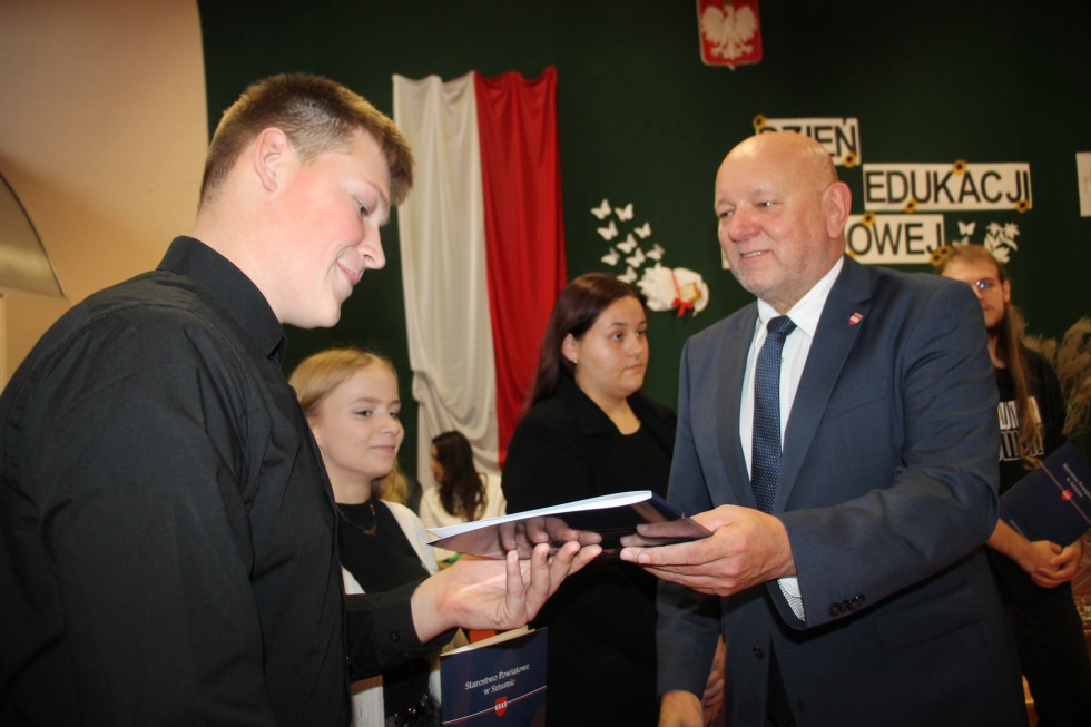 Powiat sztumski. Dzień Edukacji Narodowej i stypendia Starosty.