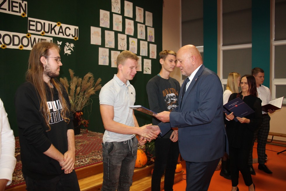 Powiat sztumski. Dzień Edukacji Narodowej i stypendia Starosty.