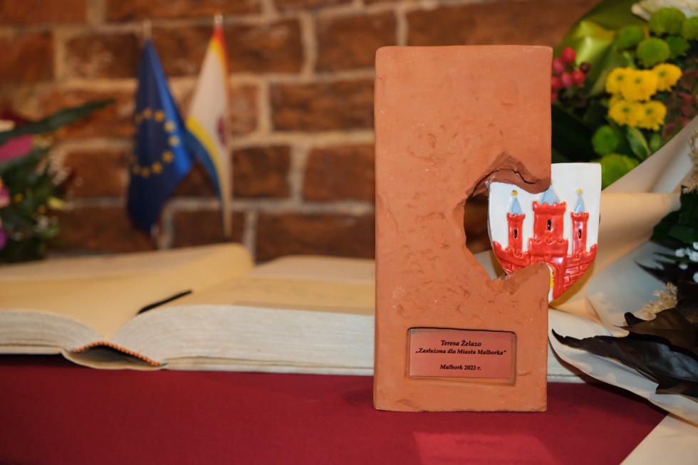 Teresa Żelazo nagrodzona statuetką Zasłużony dla Miasta Malborka.