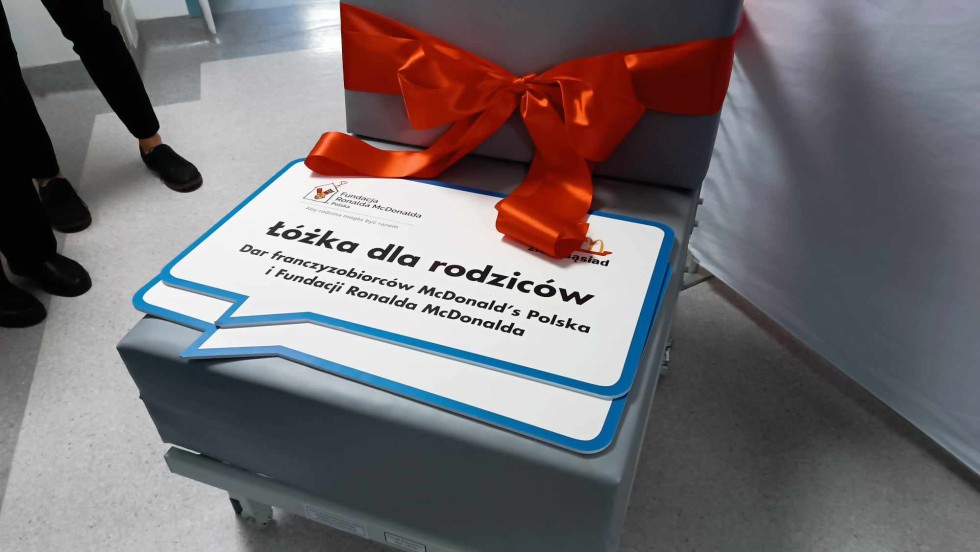 Aby rodzina mogła być razem – Fundacja Ronalda McDonalda przekazała łóżka dla oddziału dziecięcego szpitala w Malborku. [wideo i zdjęcia]