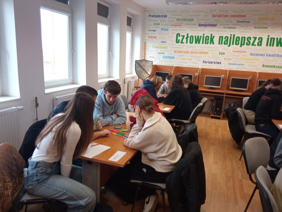 Malbork. Planuję zyskuję – gra edukacyjna dla młodzieży w ramach Tygodnia Przedsiębiorczości w PUP.