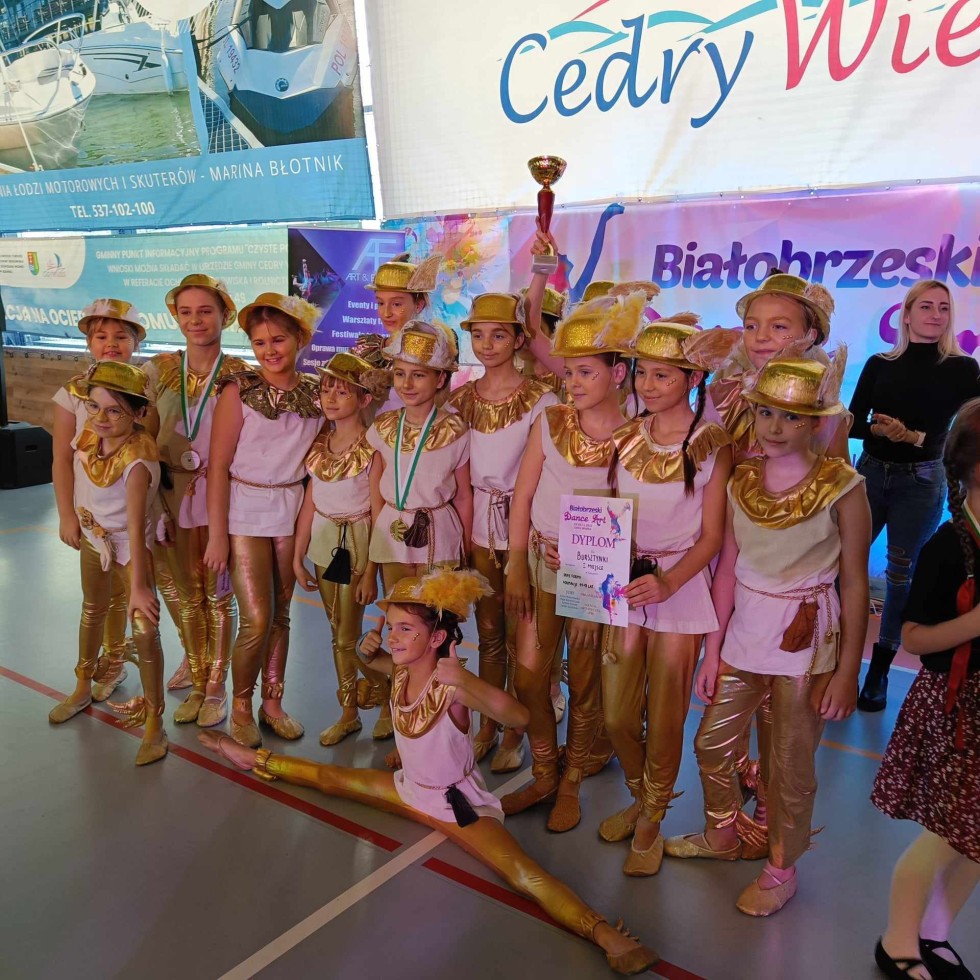 Ogromny sukces zespołu Bursztynki na Ogólnopolskim Festiwalu Tańca w Cedrach Wielkich.