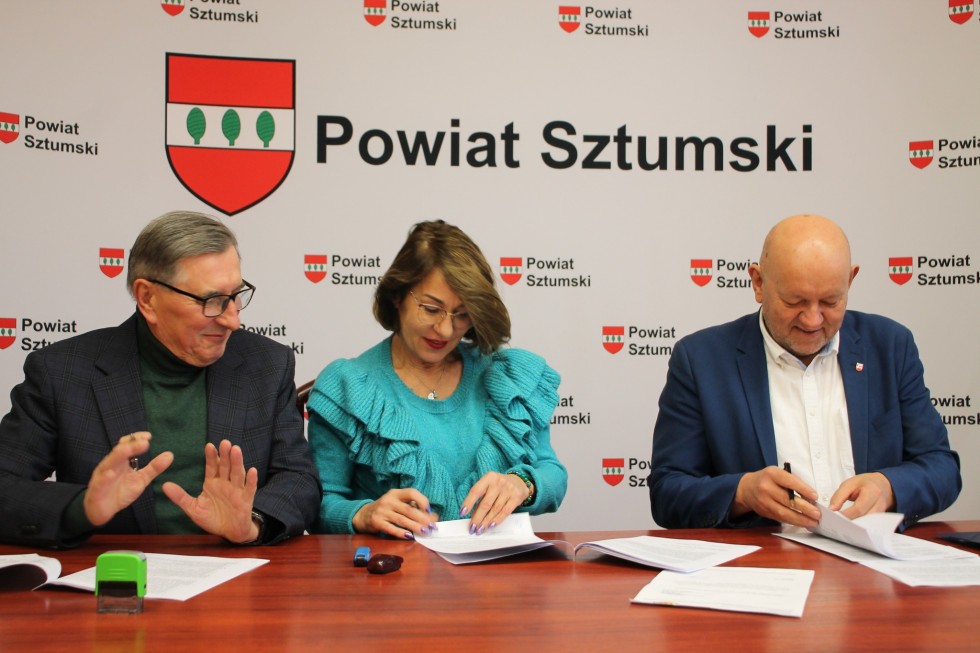 Powiat sztumski. Droga Stalewo – Żuławka Sztumska doczeka się remontu. Podpisano umowę z wykonawcą.
