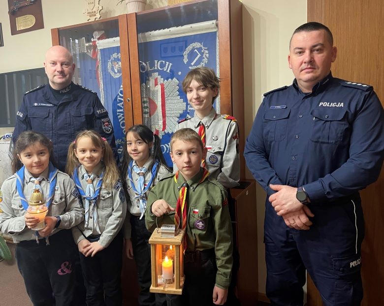 Betlejemskie Światło Pokoju dotarło do sztumskich policjantów.