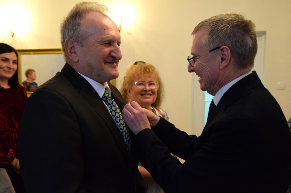 Nowy Dwór Gdański. Państwo Jolanta i Adam Żwirek świętują Złote Gody.