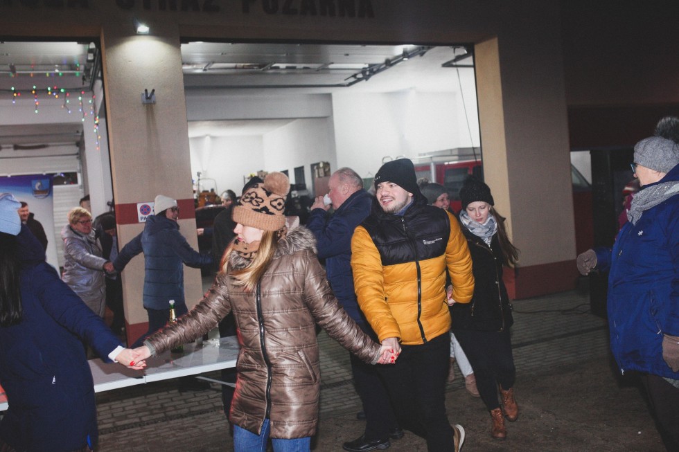 Mieszkańcy Gminy Sztutowo hucznie przywitali 2024 rok. Zdjęcia