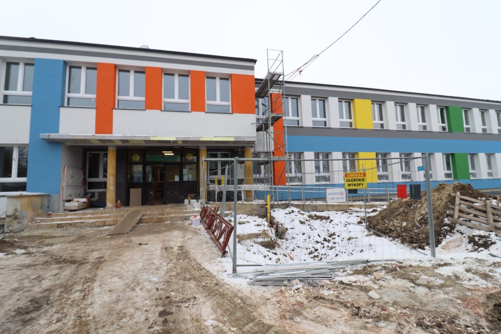 Nowy Staw. Największa inwestycja sportowo-edukacyjna prawie na półmetku.