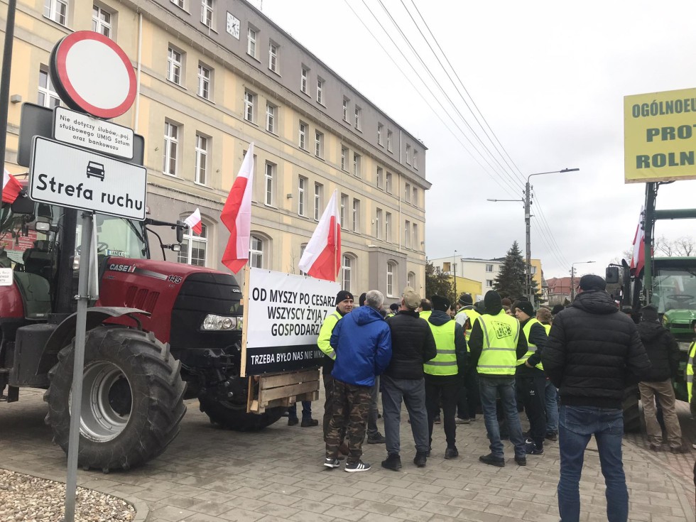 Sztum. Protest rolników i pikieta przed Starostwem.