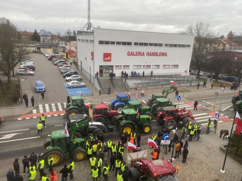 Sztum. Protest rolników i pikieta przed Starostwem.