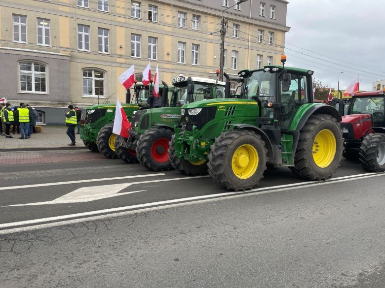 Sztum. Protest rolników i pikieta przed Starostwem.