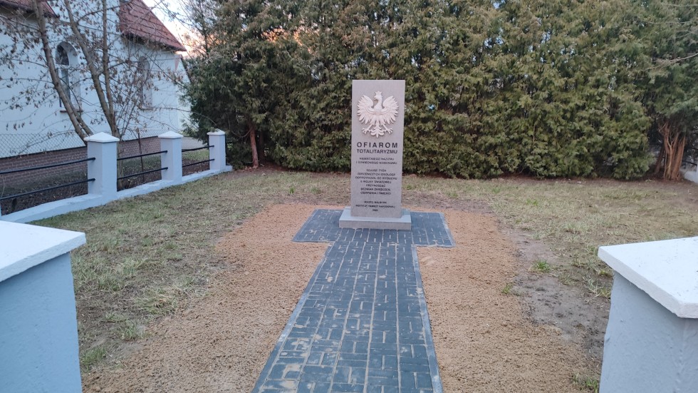 Malbork. Uroczyste odsłonięcie Pomnika Ofiar Totalitaryzmu Niemieckiego i Sowieckiego.