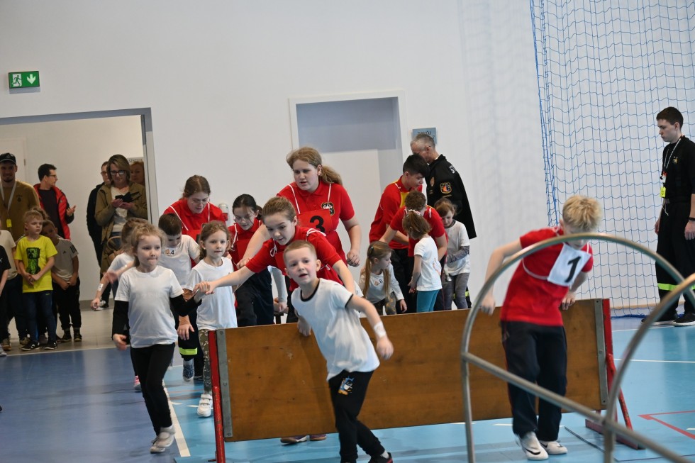 Powiat nowodworski. Za nami I Halowe Dziecięce Zawody Sportowo-Pożarnicze – poznajcie zwycięzców.
