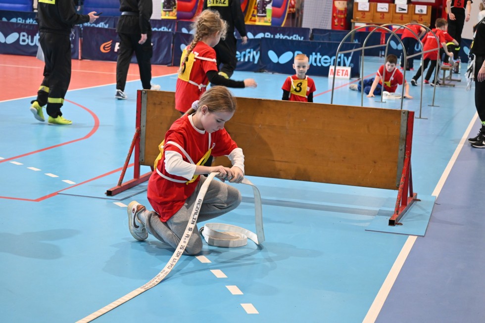 Powiat nowodworski. Za nami I Halowe Dziecięce Zawody Sportowo-Pożarnicze – poznajcie zwycięzców.