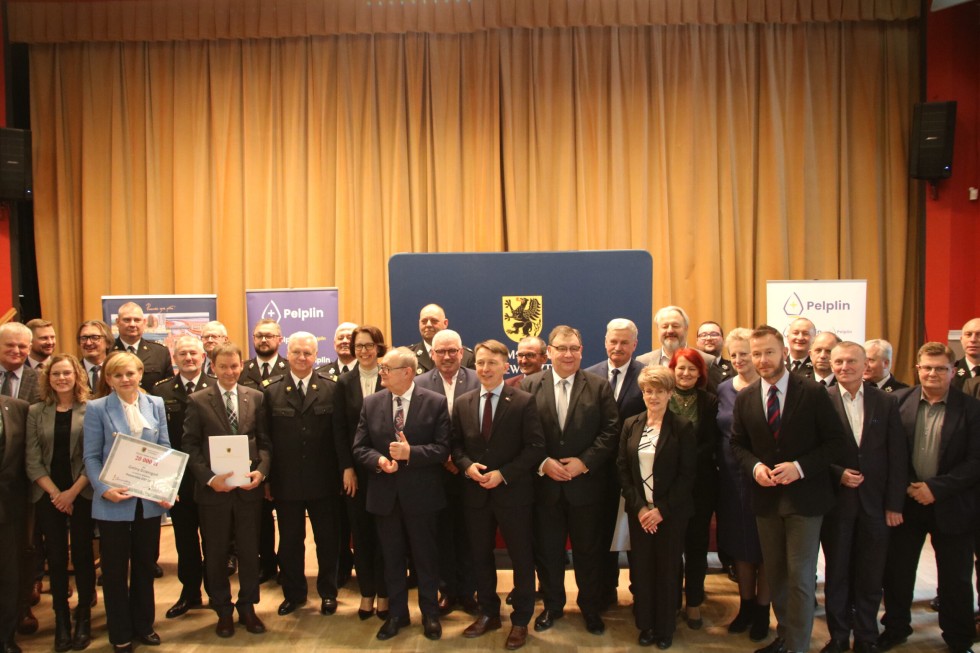To inwestycja w bezpieczeństwo mieszkańców – podpisano pierwsze umowy w programie Pomorskie OSP.