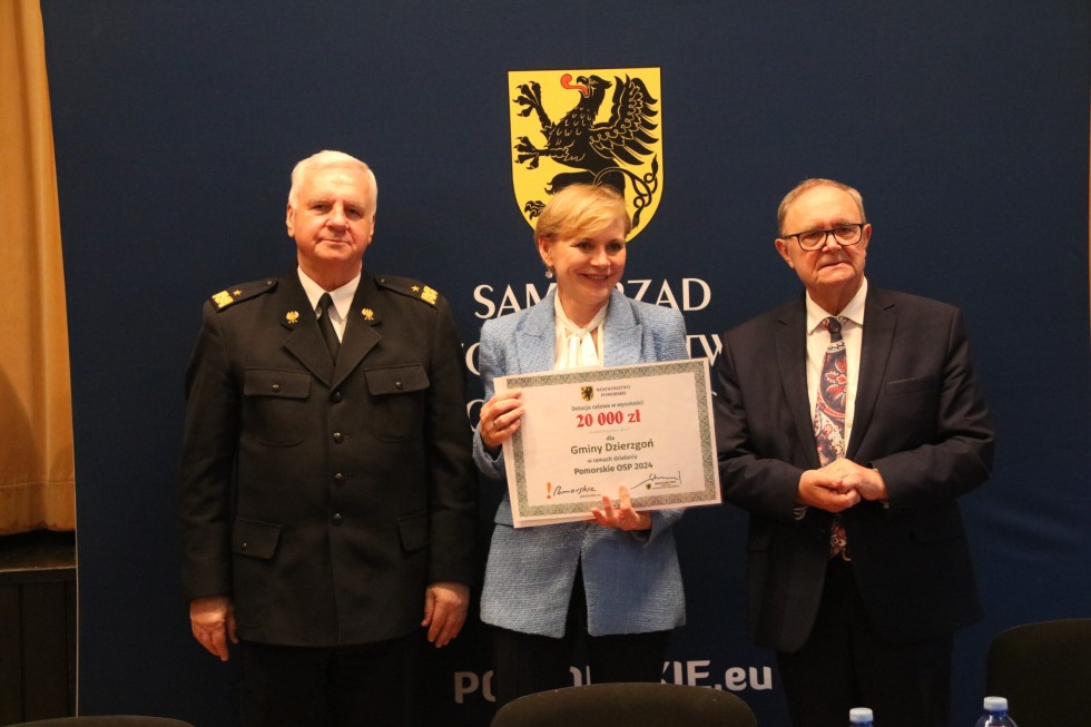 To inwestycja w bezpieczeństwo mieszkańców – podpisano pierwsze umowy w programie Pomorskie OSP.