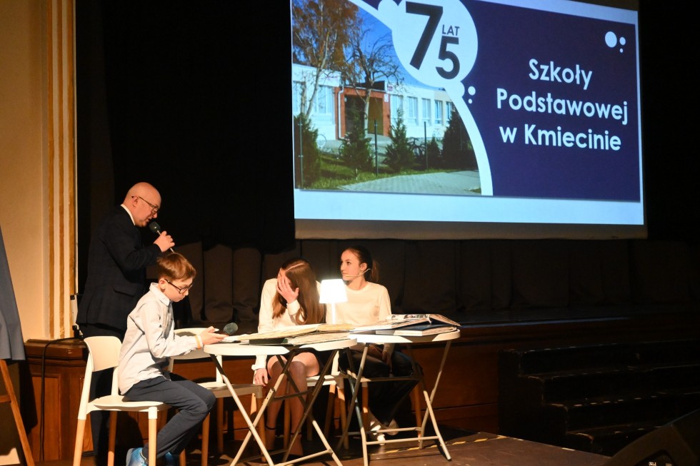 Powiat nowodworski. Szkoła Podstawowa w Kmiecinie skończyła 75 lat.