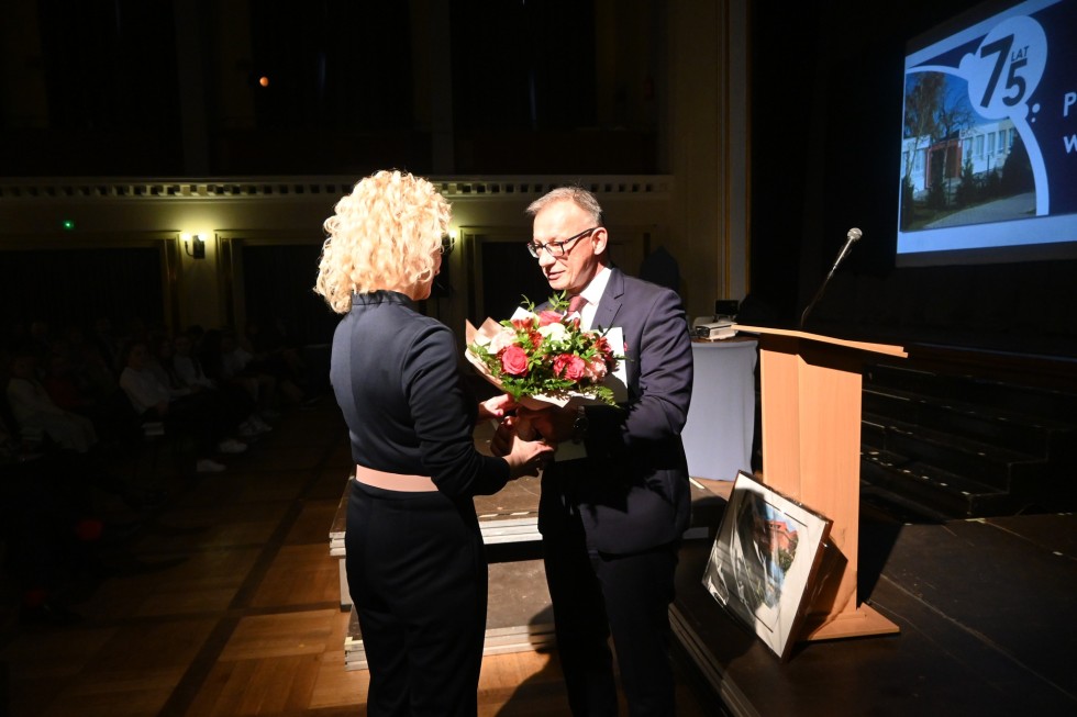 Powiat nowodworski. Szkoła Podstawowa w Kmiecinie skończyła 75 lat.