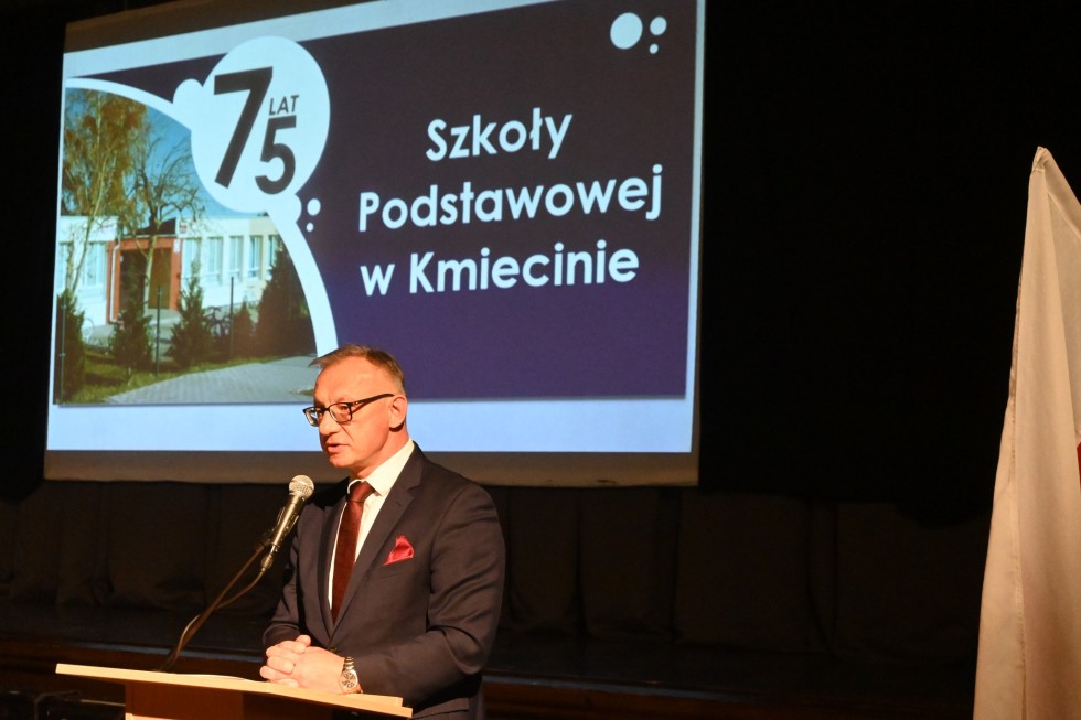 Powiat nowodworski. Szkoła Podstawowa w Kmiecinie skończyła 75 lat.