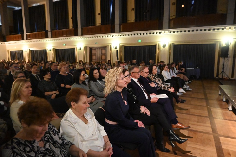 Powiat nowodworski. Szkoła Podstawowa w Kmiecinie skończyła 75 lat.
