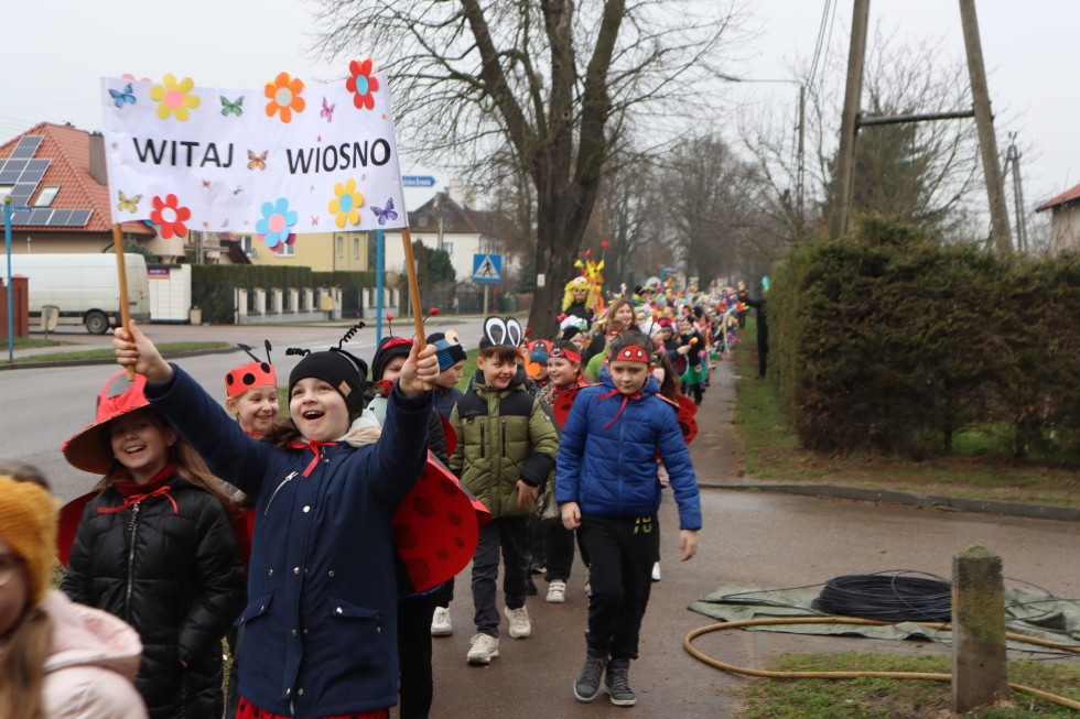 Stare Pole. Uczniowie powitali wiosnę.