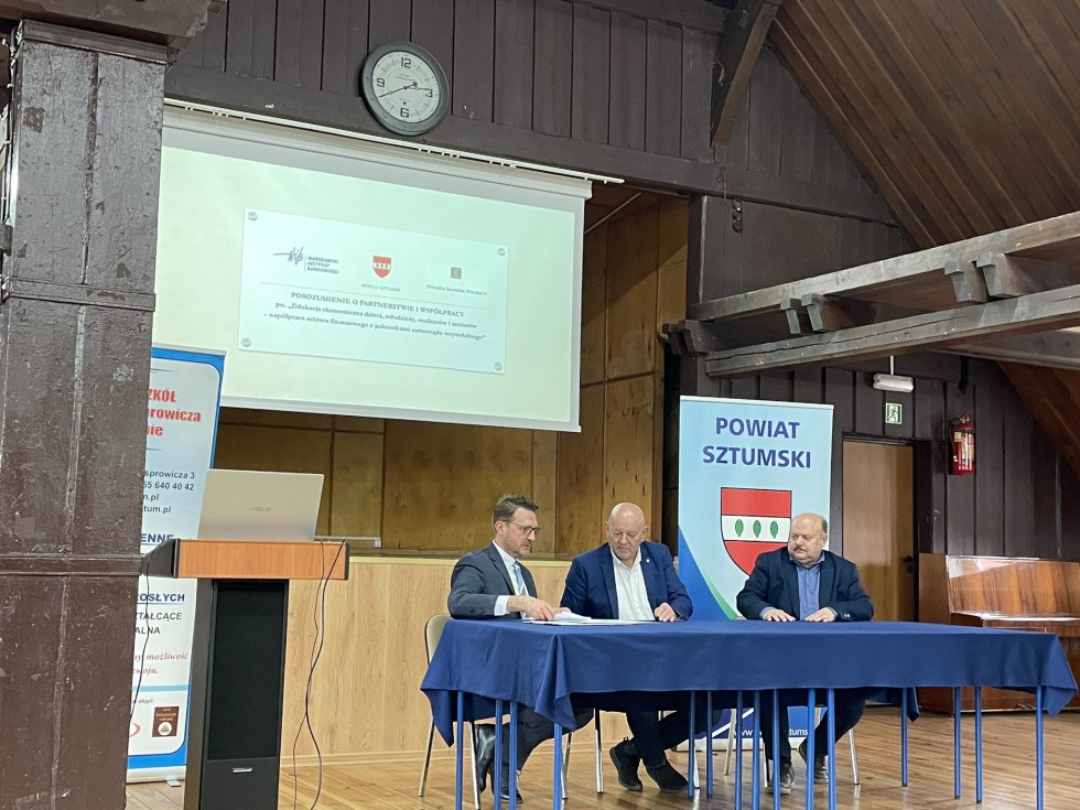 Powiat sztumski. Edukacja ekonomiczna dzieci i młodzieży – podpisano porozumienie o partnerstwie i współpracy.