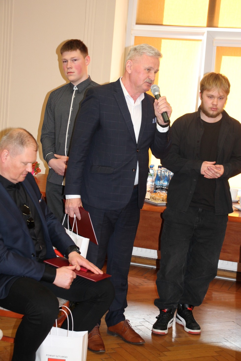 Sztum. Ostatnia sesja Rady Powiatu i medale dla zasłużonych.
