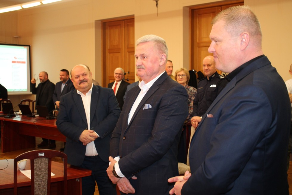Sztum. Ostatnia sesja Rady Powiatu i medale dla zasłużonych.