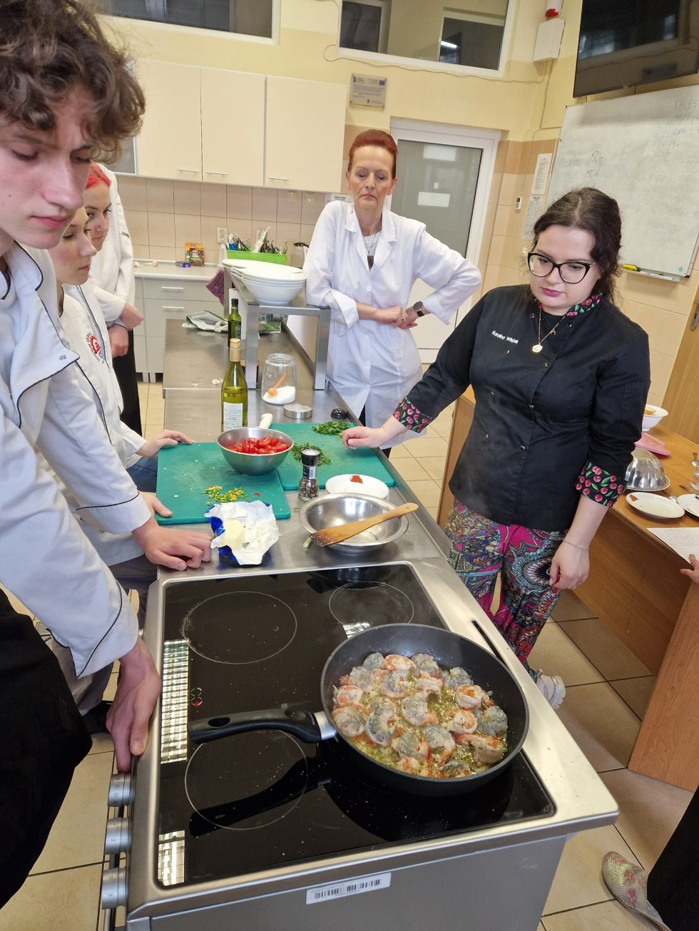 Malbork. Ośmiornica, mule i krewetki - szkolenie z owoców morza w Centrum Edukacji Zawodowej. Zdjęcia