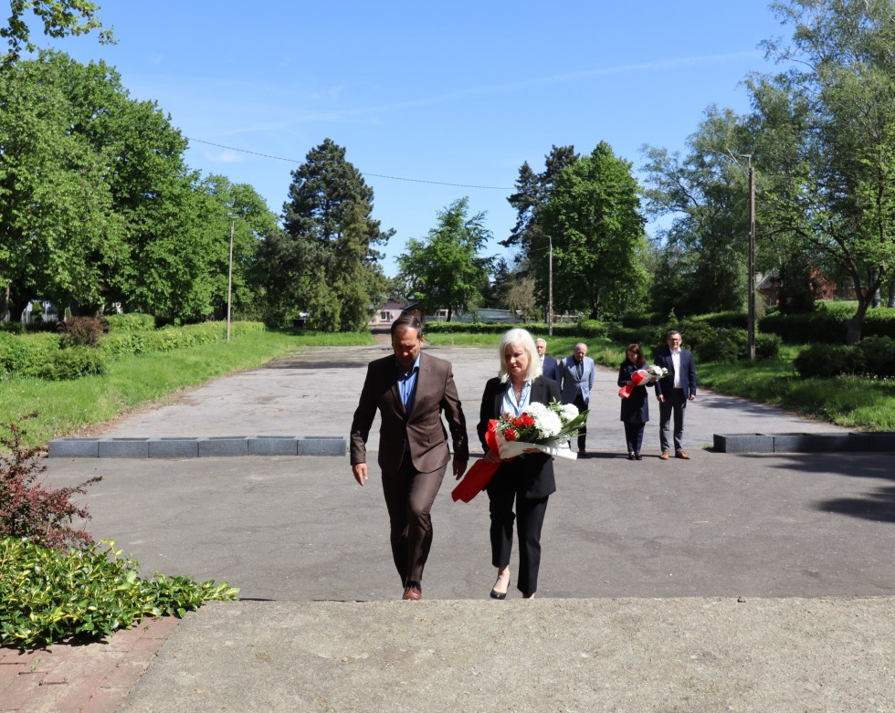 Nowy Staw. Uczczono Narodowy Dzień Zwycięstwa.