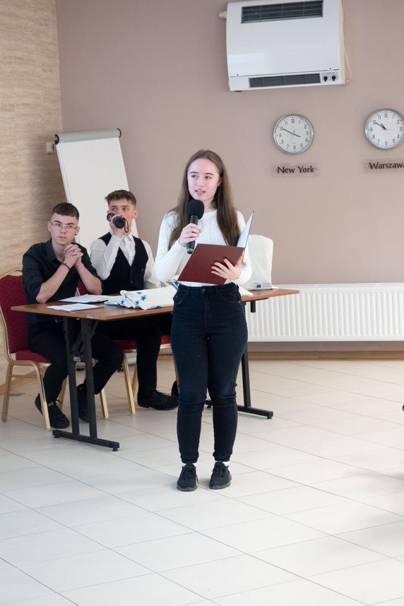 Malbork. Szkolna Konferencja Europejska w Technikum nr 3 – podsumowanie dwudziestolecia wstąpienie Polski do Unii Europejskiej. Wideo i zdjęcia