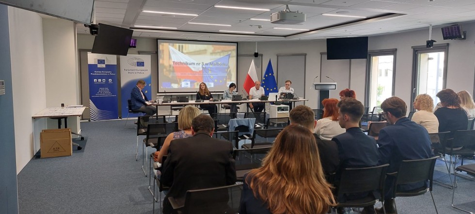 Malbork. Technikum nr 3 kolejny raz Szkołą-Ambasadorem Parlamentu Europejskiego.