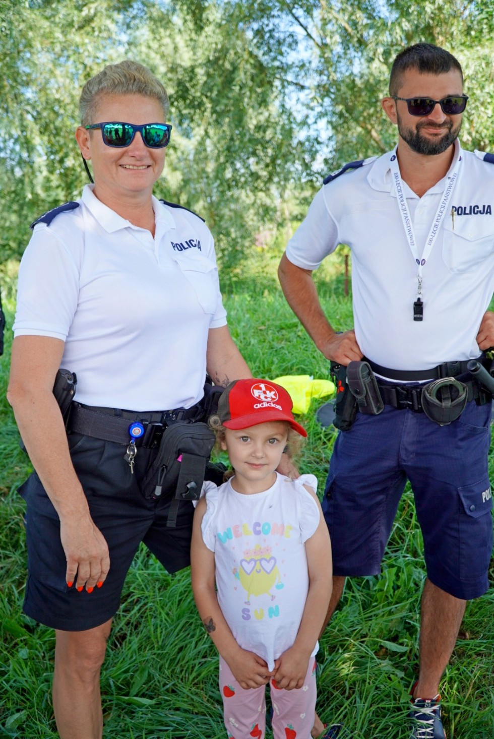 Powiat nowodworski. Bezpieczny wakacyjny wypoczynek – spotkanie policjantów z dziećmi.