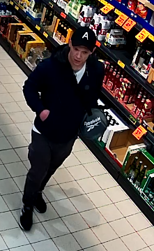 Malbork. Czy znasz mężczyznę ze zdjęcia? Poszukuje go policja.